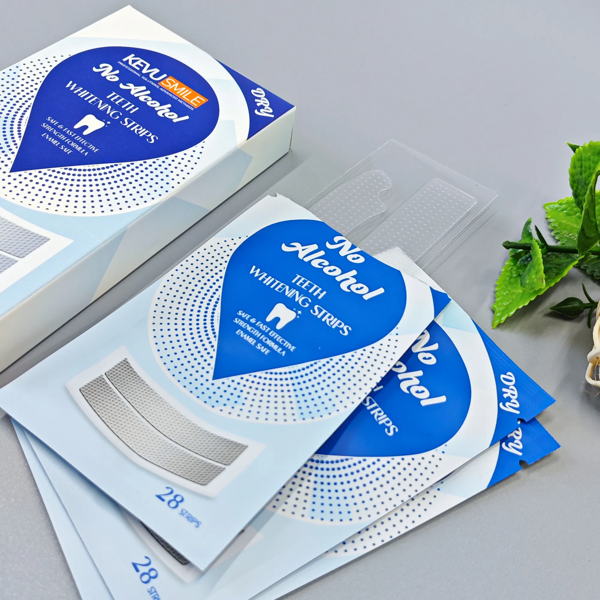 13-kevu-smile-strips-packaging-flat-lay